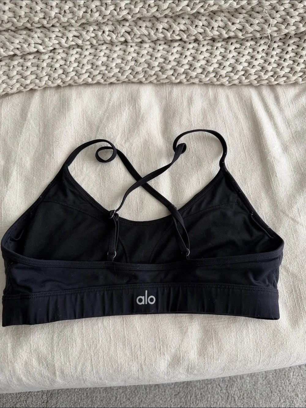 Black Cross-Back Light Support Sports Bra